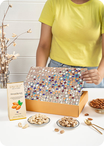 Assorted Dry Fruits Gift Pack : Almonds Raisins Walnuts