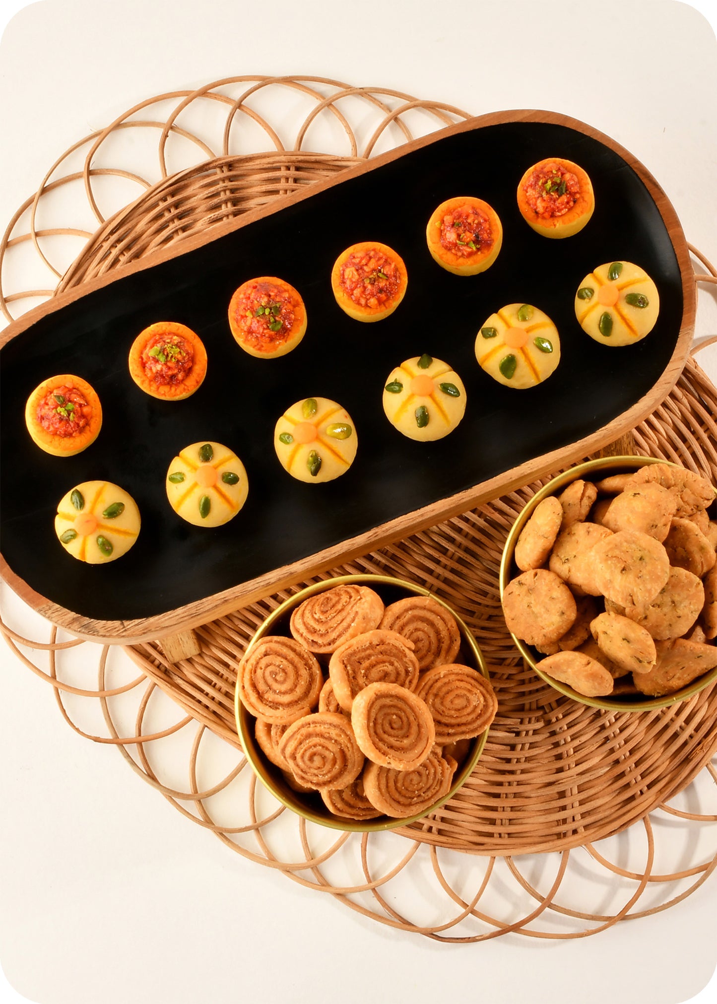 Holi Gift Pack Thandai & Pan Laddoo, Bhakarwadi, & Methi Swali